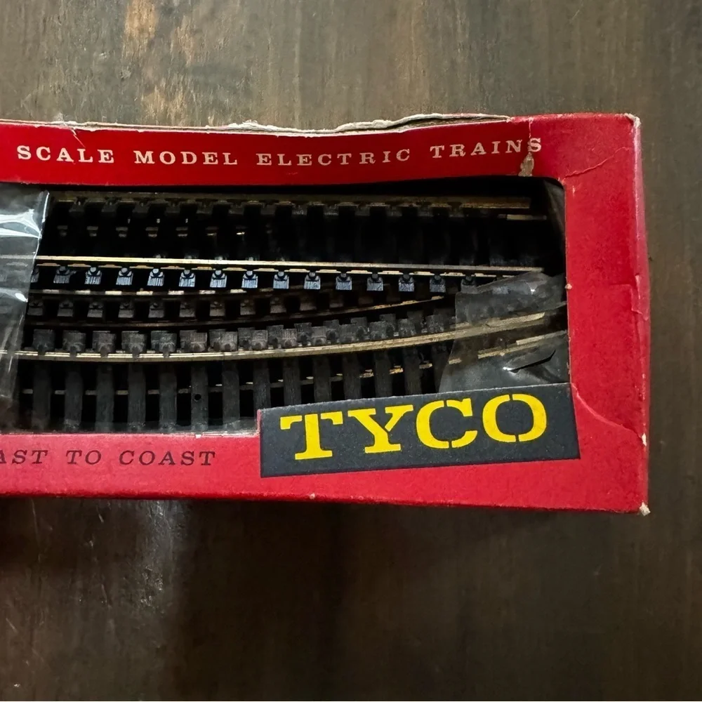 Vtg Tyco HO Scale Model Electric Trains Tracks In Red Box USA Made New Old Stock